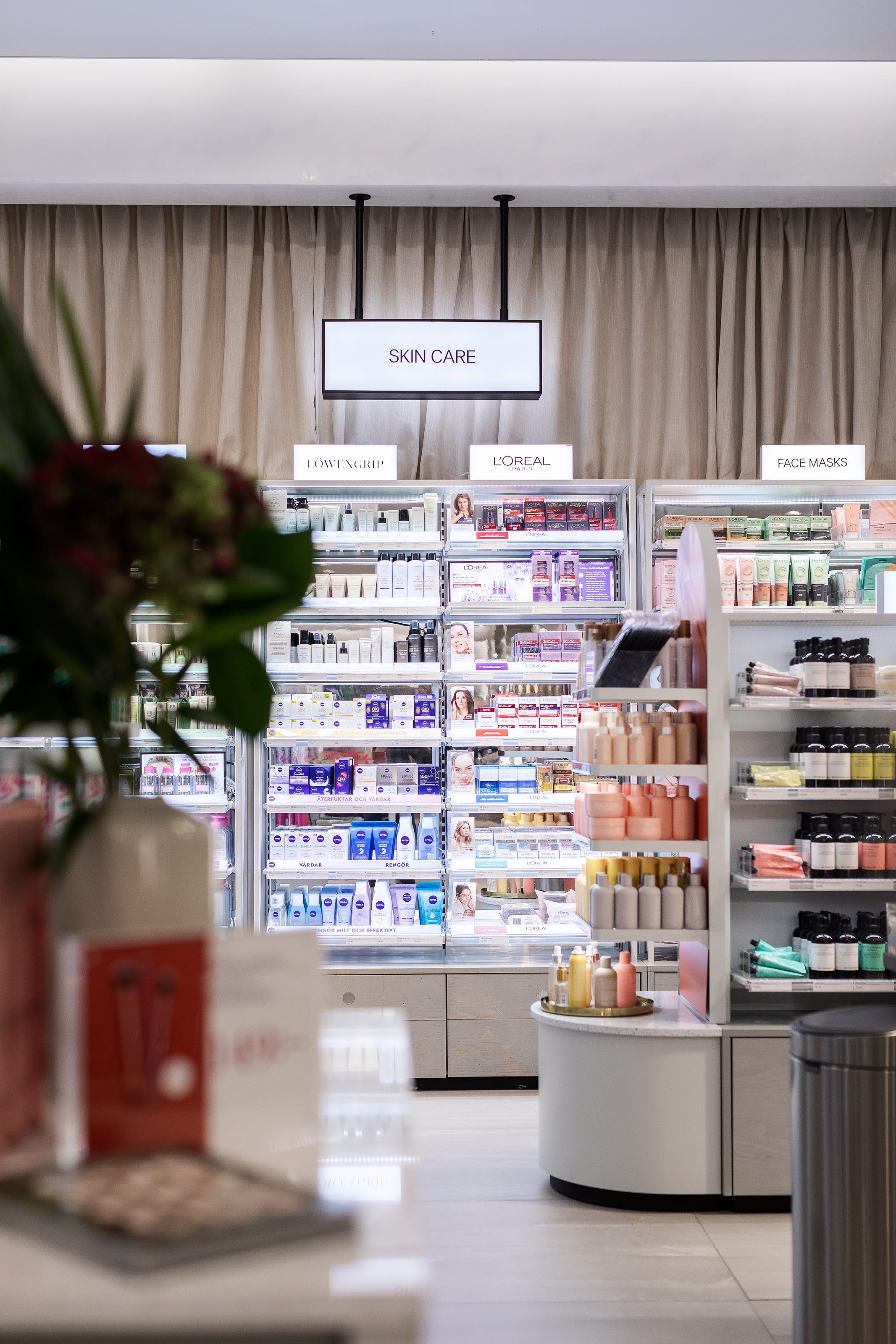H&M_Stockholm_Sweden_HL-Display_2019_004.jpg H&M_Stockholm_Sweden_HL-Display_2019_004.jpg
