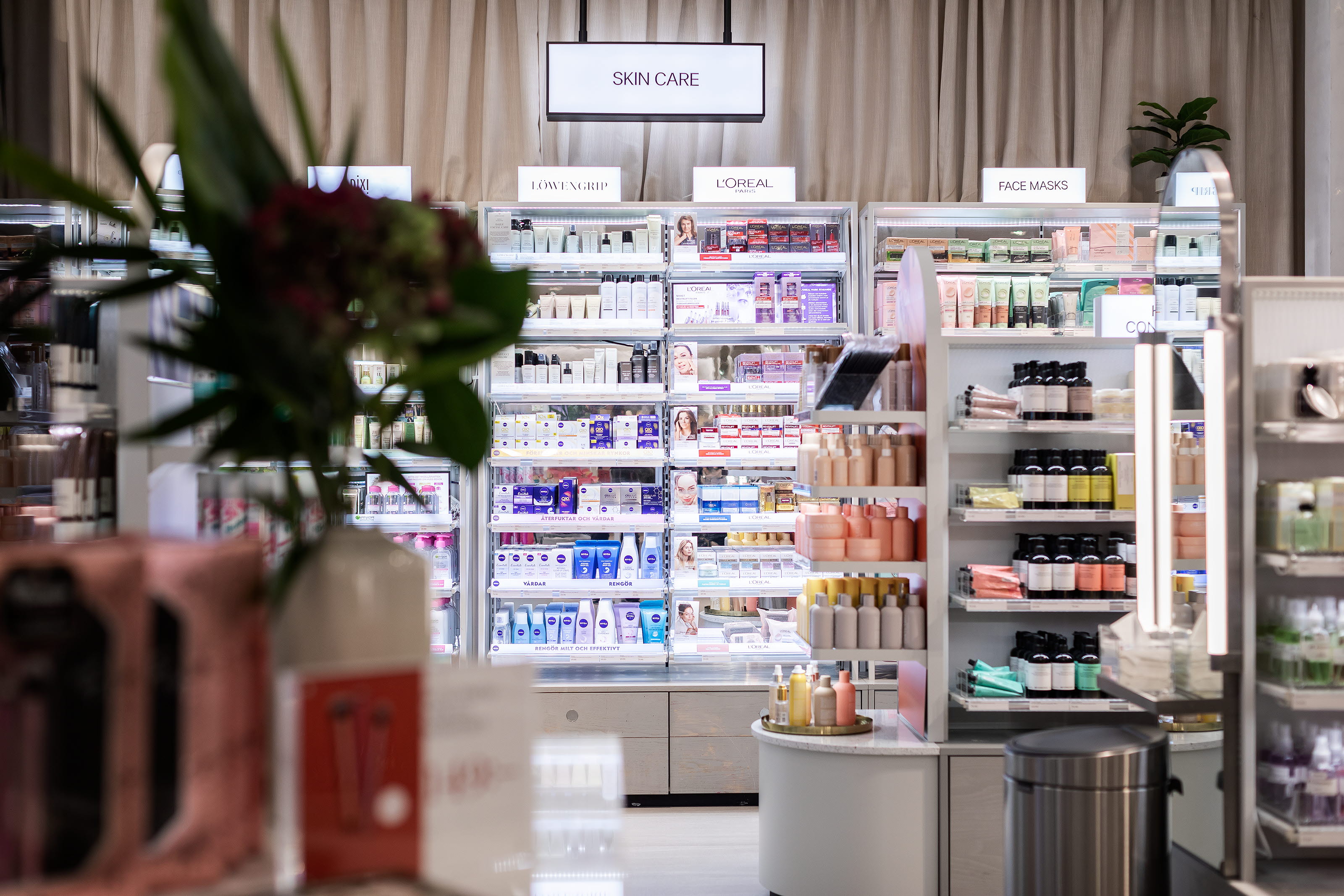 H&M_Stockholm_Sweden_HL-Display_2019_003.jpg H&M_Stockholm_Sweden_HL-Display_2019_003.jpg